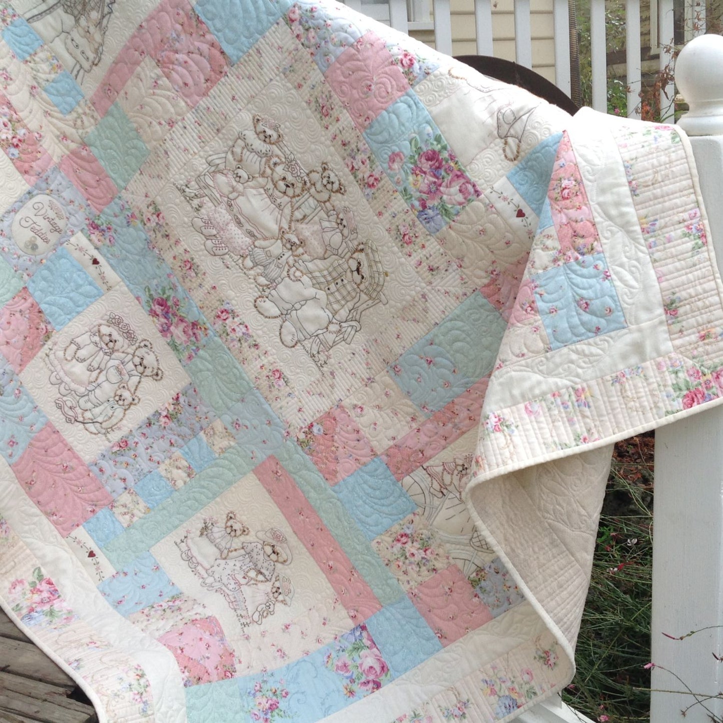 VINTAGE TEDDY STITCHERY QUILT